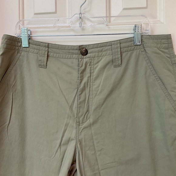 Mountain Hardwear Shorts, Sage Green, Zip Front, Side Pockets, Belt Loops, Sz 36 - Picture 2 of 13